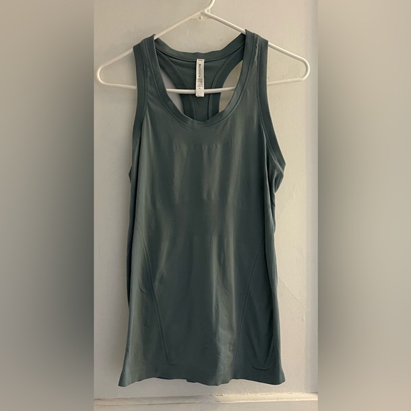 Athleta Momentum Seamless Tank Size medium - Picture 2 of 7